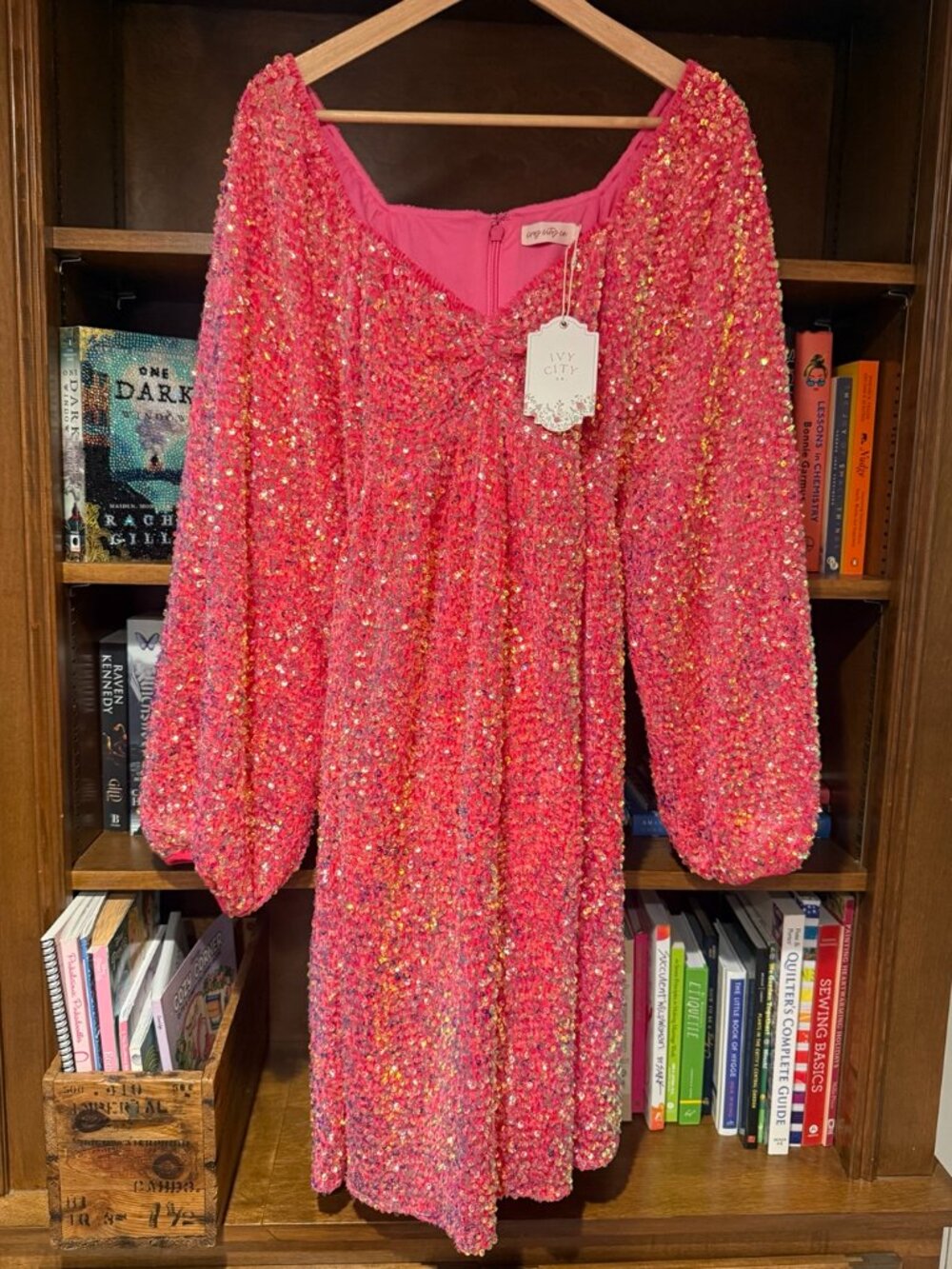 NWT! Ivy City Co Jewel Dress in Pink Iridescent Sequin with Puff Sleeves